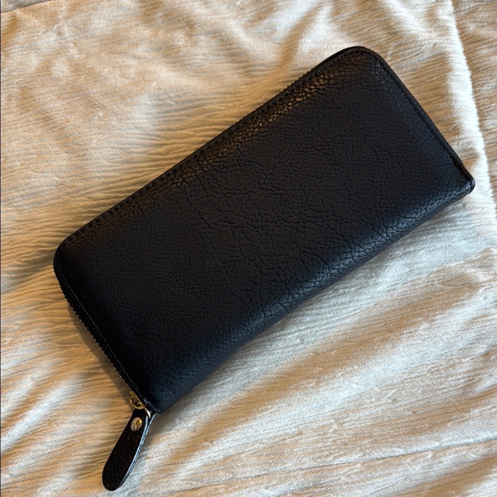Black Textured Zip Wallet NWOT